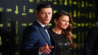 ليفاندوفسكي وزوجته قدّما تبرعاً بقيمة مليون زلوتي بولندي(حوالي 230 ألف يورو) لدعم الأطفال الذين يحاربون السرطان.