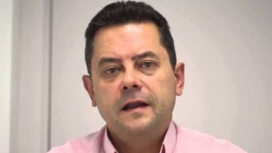 توماس رونسيرو”صحفي مدريدي”: بالنسبة لي لن يكون هناك ممر شرفي أنا لا أقبل الإهانة الحكام في هذا الموسم منحوا برشلونة 10-12 نقطة كهدية.