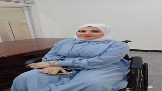 على كرسي متحرك … شابة من الناصرية تحقق حلمها الأكاديمي…. 