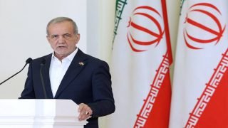 الرئيس الإيراني: مستعدون لطمأنة العالم بأننا لا نسعى للسلاح النووي الرئيس الإيراني: مستعدون لطمأنة العالم بأننا لا نسعى للسلاح النووي