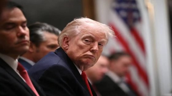 ترامب: أضحك على جميع الديمقراطيين الحمقى والجمهوريين بالاسم الذين لا يعرفون شيئاً عن الاتفاق المحتمل مع إيران.