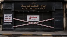 القوات الامنية تغلق محل مبيعات للكحول في قضاء الخالدية بالانبار بعد مناشدات اطلقتها سكان المنطقة.