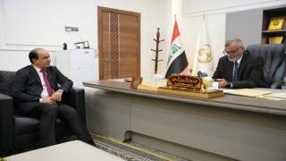 معاون محافظ البصرة ومديرية الزراعة يبحثان تعزيز التوعية بمخاطر نبتة الداتورا السامة