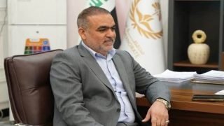 عبد الأمير في جدران الحقيقة دق المسامير