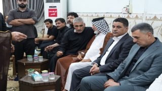 أجرى محافظ البصرة المهندس أسعد عبد الأمير العيداني زيارة إلى عائلات ضحايا حادث الباص الذي وقع على طريق ذي قار البصرة، يرافقه رئيس اللجنة الأمنية في مجلس محافظة البصرة الدكتور عقيل الفريجي.