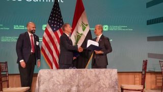 رابطة المصارف الخاصة توقع مذكرة تفاهم في واشنطن لتعزيز الاقتصاد الأخضر وتطوير قطاع الطاقة بالعراق