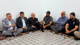 أكد رئيس اللجنة الأمنية والمنافذ الحدودية في مجلس محافظة البصرة الدكتور عقيل طالب الفريجي، خلال مرافقته محافظ البصرة المهندس أسعد العيداني في زيارته لتقديم واجب العزاء إلى ذوي الشهيد الصياد نجم التميمي في قضاء الفاو، أن المحافظ وجه بتثبيت نجم التميمي شهيدًا من أبناء البصرة، ومنح عائلته جميع حقوق الشهداء، بما في ذلك تخصيص قطعة أرض وصرف راتب شهري لأسرته.