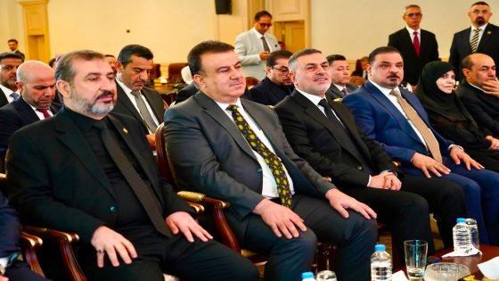 الأمانة العامة لمجلس الوزراء تسلّم درع التميز للسيد محافظ البصرة لحصول البصرة على المرتبة الأولى في العمل التطوعي على مستوى جميع المحافظات لعام 2025