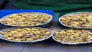 انطلاق موسم الرطب في البصرة، حيث بدأت أولى الكميات بالوصول إلى الأسواق المحلية مع تسجيل أسعار بلغت نحو 25 ألف دينار للكيلوغرام الواحد.