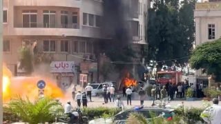 الداخلية السورية: انفجاران قرب وزارة السياحة في دمشق أسفرا عن إصابة 18 شخصاً بينهم 4 من الشرطة.