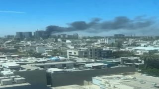 فرق الدفاع المدني تكافح حريقاً اندلع في نادي الحقوقيين بمنطقة المنصور ببغداد