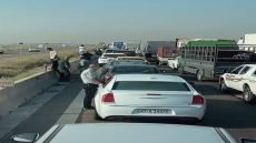 متظاهرون يقطعون الطريق السريع الدولي بالقرب من بابل للمطالبة بالتعيين.