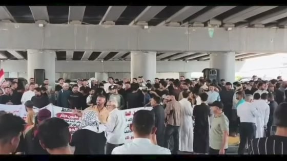 تظاهرات كبيرة لأصحاب معامل الطابوق أمام مبنى محافظة ميسان