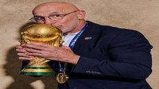 دي لا فوينتي : بعد دقيقتين أو ثلاث دقائق فقط من نهاية مباراة الأرجنتين وتحقيق اللقب جاء أحد اللاعبين وقال لي :
